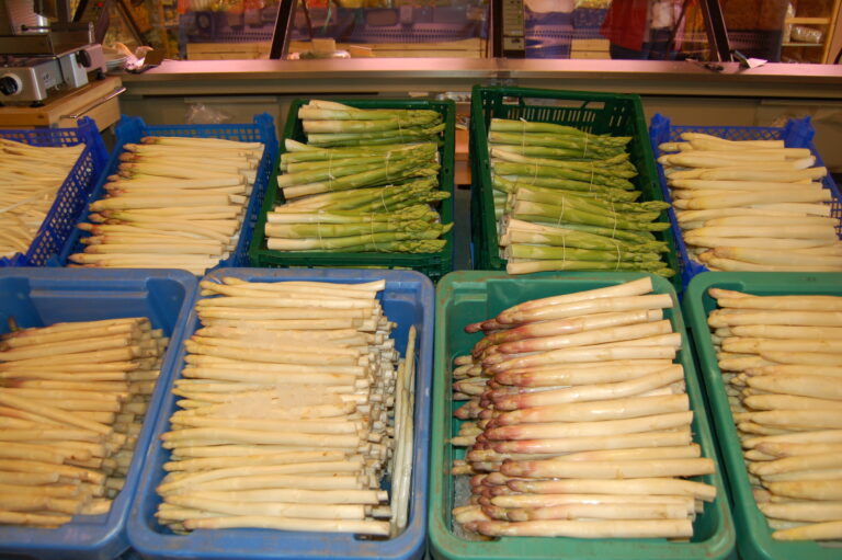 Spargel im Hof Laden 768x511